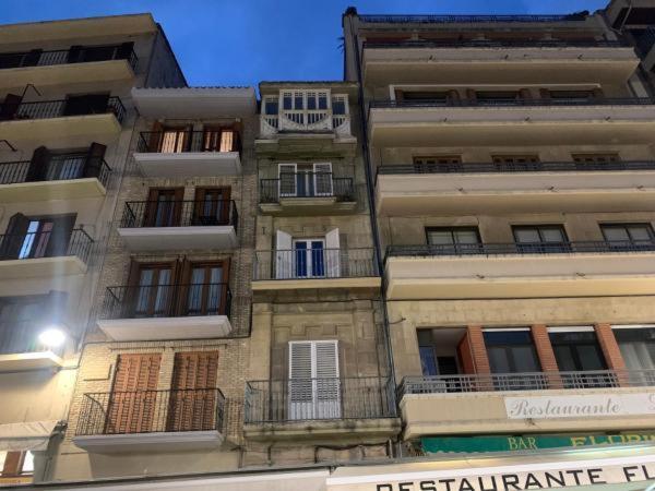 Erdizka, Centrico Apartamento Turistico Con La Mejor Vista Plaza De Los Fueros Estella Exterior photo